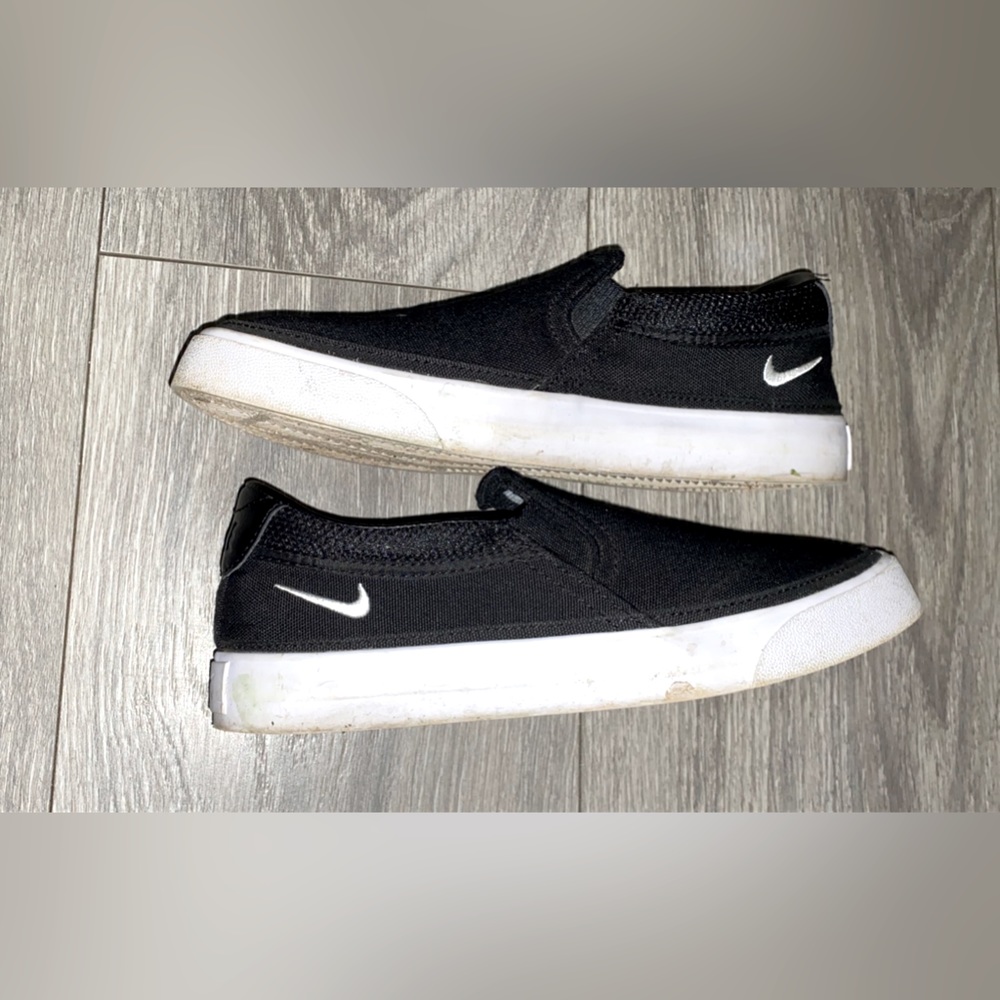Nike slip on shoe